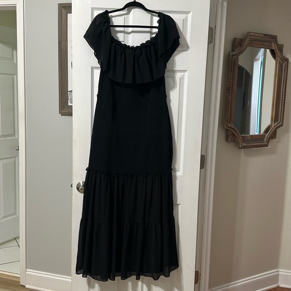 Dresses & Skirts - Baltic Born body con smocked dress mermaid fit